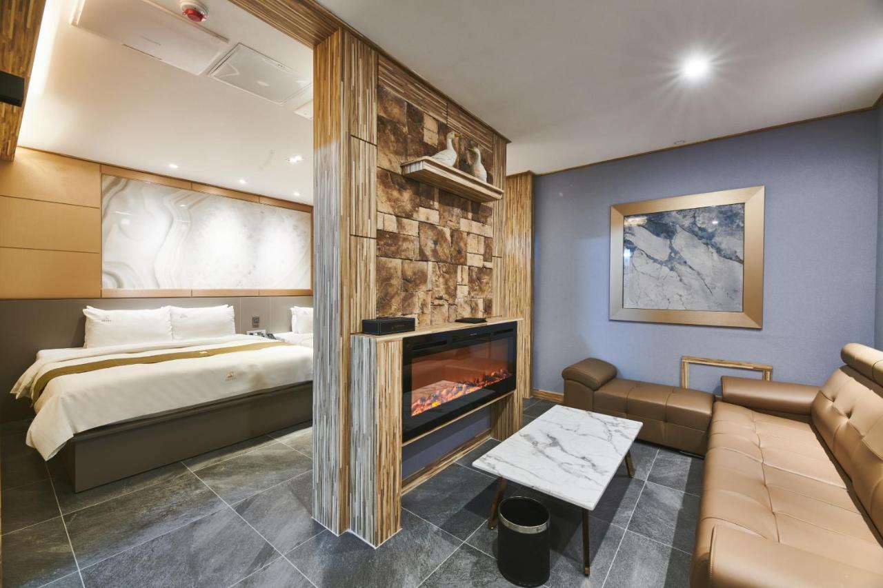 Aura Hotel Ансан Екстериор снимка