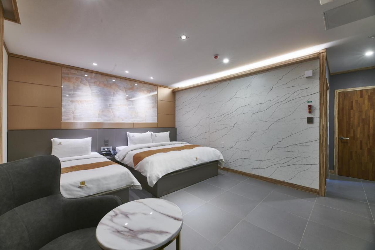 Aura Hotel Ансан Екстериор снимка