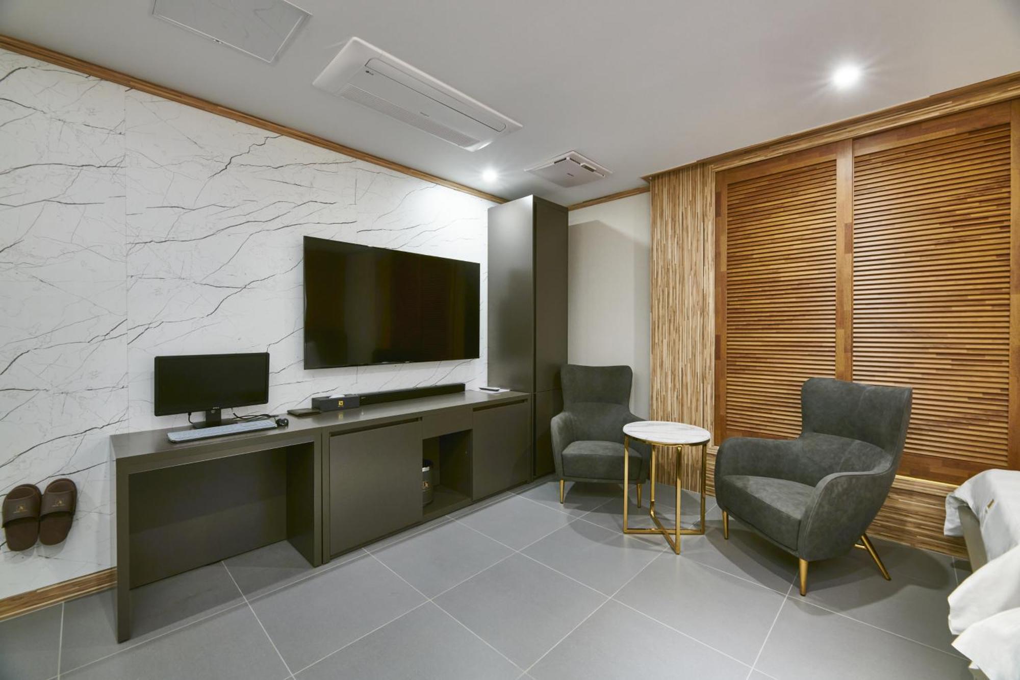 Aura Hotel Ансан Екстериор снимка