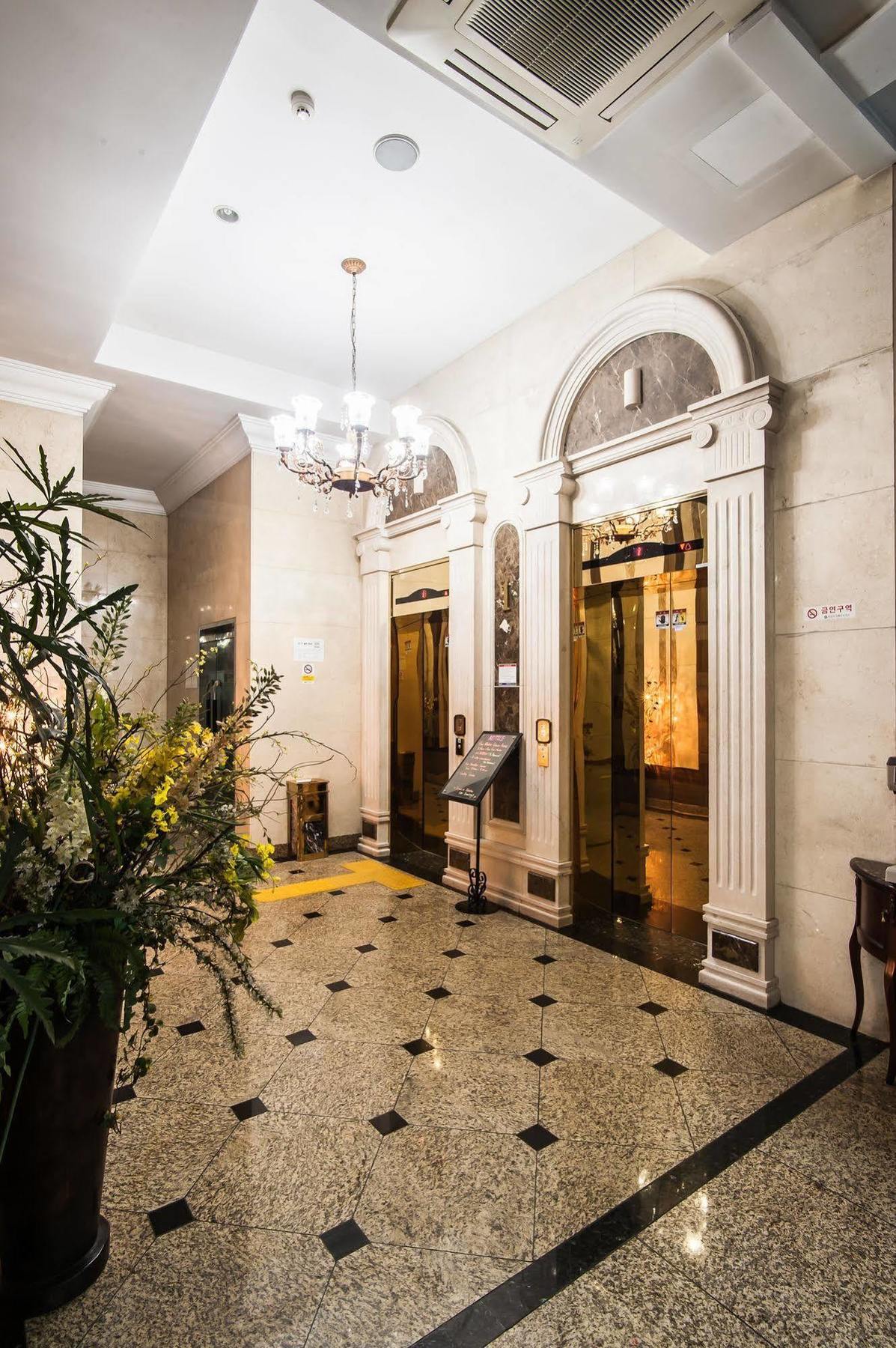 Aura Hotel Ансан Екстериор снимка