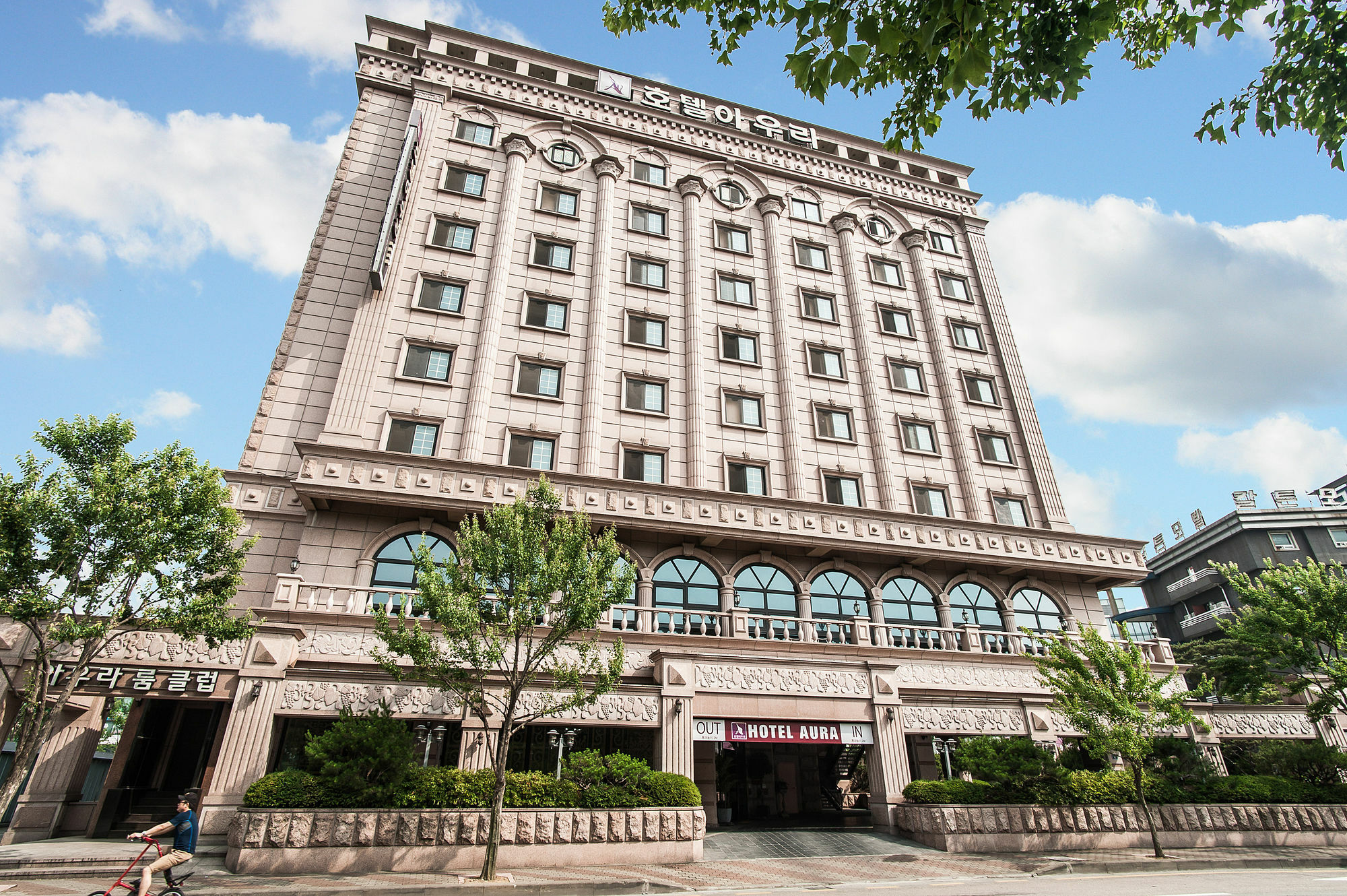 Aura Hotel Ансан Екстериор снимка